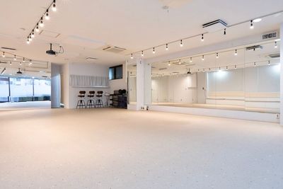 【元町・中華街駅2分】ダンス・ヨガ教室などにおすすめ♪ 広さ90㎡のダンススタジオ - レンタルスタジオAivic元町中華街