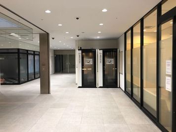 【テレキューブ】横浜アイランドタワー　視線と音を遮る、プライベートな集中環境。(256-02) - テレキューブ　横浜アイランドタワーB1F