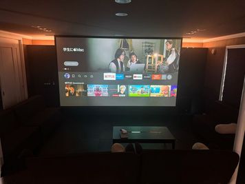 丘の詩「美瑛テラス」 美瑛中心地・景観条例地区駅前通り沿いにある大型レンガ造り邸宅１Fの室内の写真