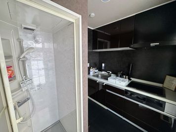 丘の詩「美瑛テラス」 美瑛中心地・景観条例地区駅前通り沿いにある大型レンガ造り邸宅１Fの室内の写真