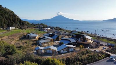 雄大な桜島を眺めながら。施設内には飲食店も。 - obama village 会議室（イベントスペース）の外観の写真