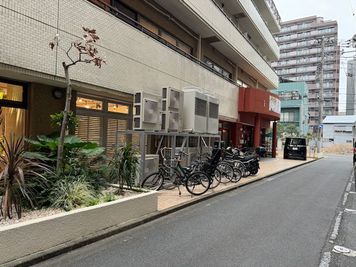 駐輪スペース。ビル共有スペースとなりますので、空き状況は保証できかねます。 - レンタルダンススタジオ「トロニカ２号店」 トロニカ２号店のその他の写真