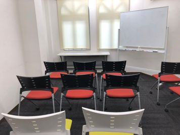 Win Laboレンタルスペース 個室 会議・多目的タイプの室内の写真