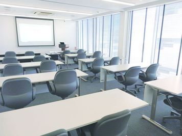 スクール形式の配置例です。 - Kashiwa grand Annex  Kashiwa grand Annex 貸会議室１・２の室内の写真