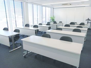 スクール形式の配置例（正面アングル）です。 - Kashiwa grand Annex  Kashiwa grand Annex 貸会議室１・２の室内の写真