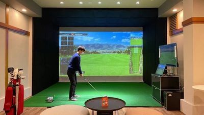 【要予約】2Fインドアゴルフ - CoWorks24佐世保店 4階セミナールーム(16名)常設のプロジェクターが無料で使えますのその他の写真