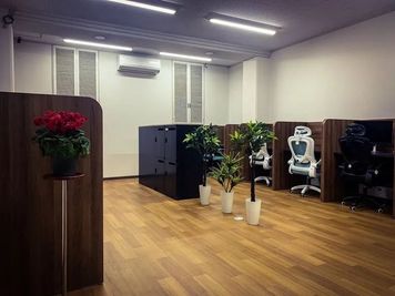 【月額メンバー優先】3Fワークスペース - CoWorks24佐世保店 4階セミナールーム(16名)常設のプロジェクターが無料で使えますのその他の写真