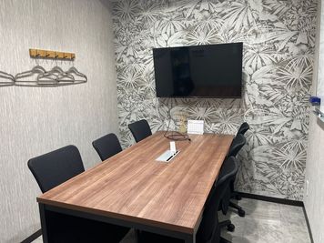 いいオフィス浜松町大門 by リンクフロンティア 6名会議室（Room B）の室内の写真