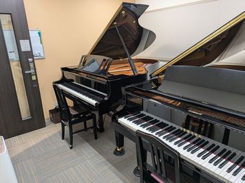 ミュージックアベニュー広島 グランドピアノ練習室307教室の室内の写真