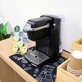 フリードリンクのサービス有り。（コーヒー＆紅茶＆お茶） - レンタルルームLOCUSの設備の写真