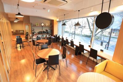 ドリンク無料のカフェコーナー - スタンダード会議室　仙台あおば通り333店 office-Jの室内の写真