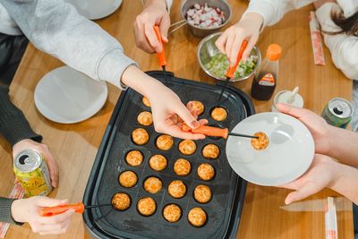 タコパ　たこ焼き1度に24個焼けます。
無料オプション：たこ焼き用ホットプレート、ボウル、たこ焼き用ピック4本、かき混ぜ器、計量カップご用意ございます。 - レンタルスペース　『時の間』 駅徒歩2分！屋内スペースと屋外スペースのあるレンタルスペースの室内の写真
