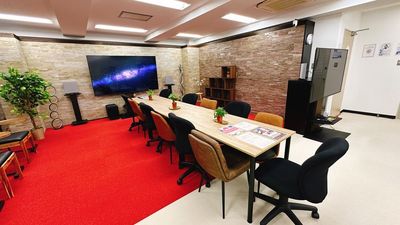 ミーティングやライブ鑑賞に最適なレッドスペースサウンドはサラウンドシステム - レンタルスペース　STUDIO KOTOBUKI 📸撮影もパーティーもOK！STUDIO KOTOBUKI💕の室内の写真