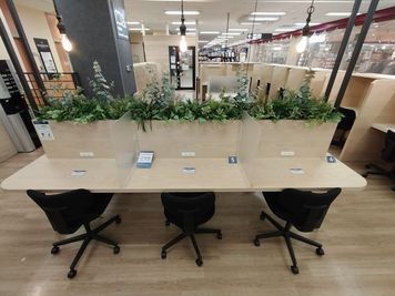 WiFi・フリードリンク完備！未来屋書店の本が3冊まで持ち込み可能!! - MIRAIYA Bookmark Lounge 市川妙典店
