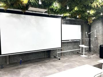 スクリーン - FEEEP銀座店 FEEEP銀座プレミアムイベントスペースの室内の写真