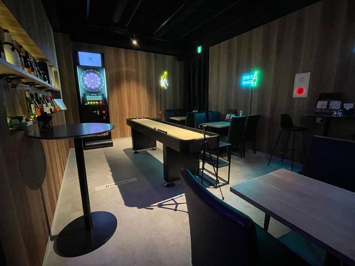 アミューズメント BAR Z1 新宿東口店 新宿のアミューズメントBARの室内の写真