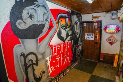 当店の入り口です🚪 - ROCKER'S BEACH HOUSE カラオケ歌い放題無制限🎤😁心斎橋、難波エリアから徒歩数分‼️の入口の写真
