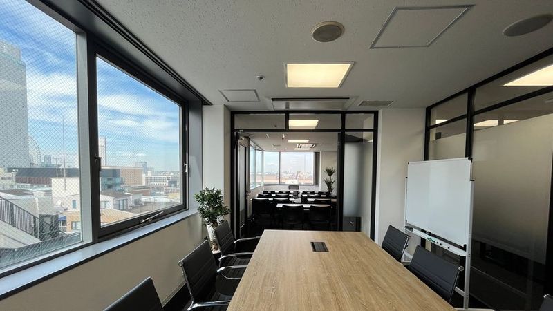 みなとみらい・富士山を一望できる最上階の大会議室「みなと」 - 赤レンガ倉庫と富士山を望むレンタルスペース「みなと」/「みらい」