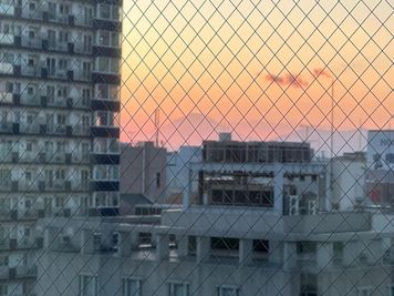 晴れた日には富士山を眺めることもできます - 赤レンガ倉庫と富士山を望むレンタルスペース「みなと」/「みらい」 富士山・みなとみらいを望む最上階の明るい会議室「みらい」の室内の写真