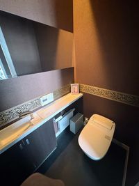 丘の詩「美瑛テラス」 美瑛中心地・景観条例地区駅前通り沿いにある大型レンガ造り邸宅１Fの室内の写真