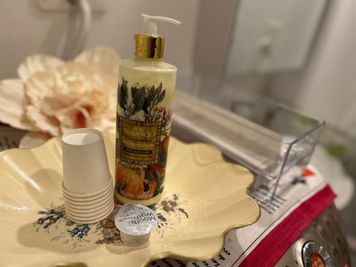 無料のハンドクリームもご用意あります。 - GOLD 平町サロンの設備の写真