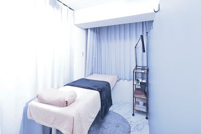 ３部屋のうち当日の空き状況によってお部屋が異なります - レンタルスペースBrave nyc.銀座 アイラッシュ個室レンタル　レンタルサロンの室内の写真