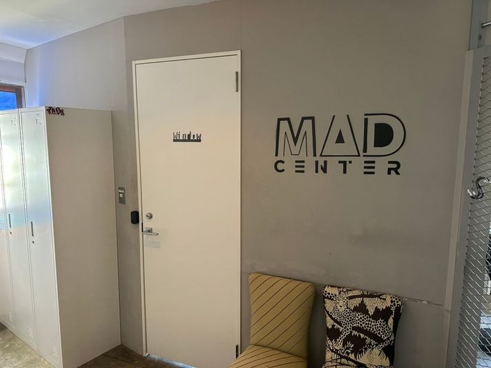 6名用会議室 - 松戸 by 松戸shareBASE