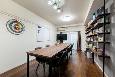 ボードゲームスペースChiratto_心斎橋 100種類以上のボードゲームを楽しめるオトナの秘密基地🎮✨の室内の写真