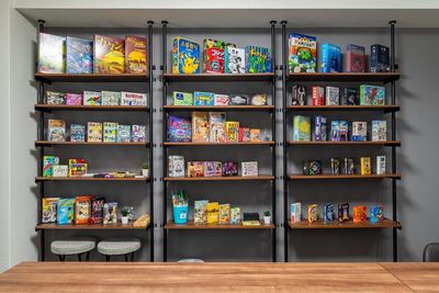 100種類以上のボードゲームをご自由に遊んでいただけます🎲 - ボードゲームスペースChiratto_心斎橋 100種類以上のボードゲームを楽しめるオトナの秘密基地🎮✨の設備の写真