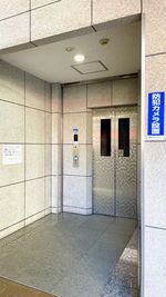 エレベーターございます。 - 高槻初！屋上レンタルスペース　(株)サンワコーポレーション 屋上レンタルスペースの設備の写真