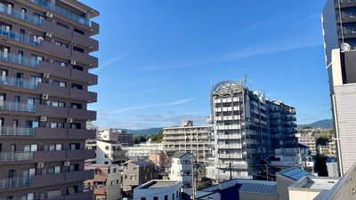 屋上から見える周辺の建物です。 - 高槻初！屋上レンタルスペース　(株)サンワコーポレーション 屋上レンタルスペースの室内の写真