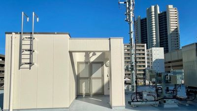 屋上の出入口扉です。 - 高槻初！屋上レンタルスペース　(株)サンワコーポレーション 屋上レンタルスペースの室内の写真