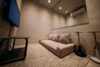 コワーキングスペースカフェ_Naroz新宿 Naroz新宿_R6（フラットシート）の室内の写真