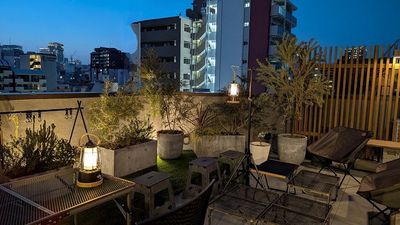 夜もいい感じです - ヒツジビルＲ ビル屋上のちいさなキャンプ場｜ヒツジビルＲの室内の写真