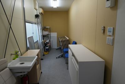 備品置場です。冷暖房有。 - Gallery SOUVIN 個展や展示会での販売、スタジオ撮影のレンタルスペースです。の設備の写真