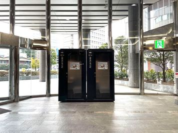 【テレキューブ】青山オーバルビル　視線と音を遮る、プライベートな集中環境。(267-02) - テレキューブ　青山オーバルビル