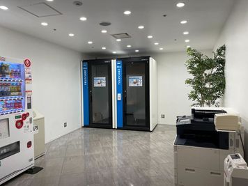 【テレキューブ】さいたまスーパーアリーナ4F　視線と音を遮る、プライベートな集中環境。(268-01) - テレキューブ　さいたまスーパーアリーナ　4Fビジネスセンター内
