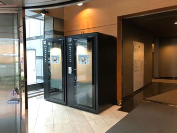 【テレキューブ】横浜クリエーションスクエア　視線と音を遮る、プライベートな集中環境。(257-01) - テレキューブ　横浜クリエーションスクエア