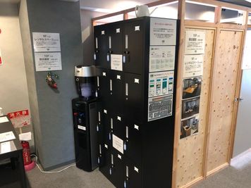 神戸駅前コワーキングスペース Suki_ma（スキマ） 【R-３】格安！１名_スクリーン付き個室ブース_神戸駅前スキマの設備の写真