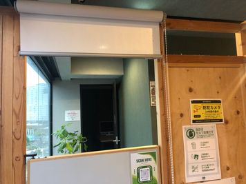 神戸駅前コワーキングスペース Suki_ma（スキマ） 【R-１０】１名_鍵付き個室ブース_神戸駅前スキマの入口の写真