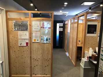 神戸駅前コワーキングスペース Suki_ma（スキマ） 【R-１０】１名_鍵付き個室ブース_神戸駅前スキマの室内の写真