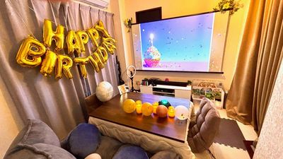 ８０㌅大スクリーン＆ドルビー音質サウンドバー！臨場感MAX - グッドワン淡路　寛 グッドワン淡路　寛   未成年🆗防犯カメラ🈚️出入🆓１H～の室内の写真