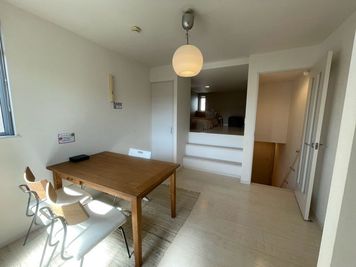 東松戸駅付近にあるスペースです✨
会議や撮影利用に人気です📸 - Relax room 東松戸 Relax room 東松戸｜会議・作業✨撮影利用📸の室内の写真
