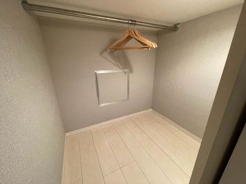東松戸駅付近にあるスペースです✨
会議や撮影利用に人気です📸 - Relax room 東松戸 Relax room 東松戸｜会議・作業✨撮影利用📸の室内の写真