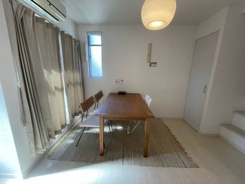 東松戸駅付近にあるスペースです✨
会議や撮影利用に人気です📸 - Relax room 東松戸 Relax room 東松戸｜会議・作業✨撮影利用📸の室内の写真