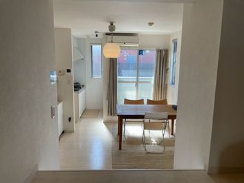 東松戸駅付近にあるスペースです✨
会議や撮影利用に人気です📸 - Relax room 東松戸 Relax room 東松戸｜会議・作業✨撮影利用📸の室内の写真