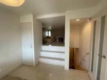 東松戸駅付近にあるスペースです✨
会議や撮影利用に人気です📸 - Relax room 東松戸 Relax room 東松戸｜会議・作業✨撮影利用📸の室内の写真