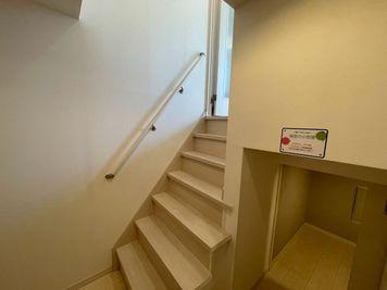 東松戸駅付近にあるスペースです✨
会議や撮影利用に人気です📸 - Relax room 東松戸 Relax room 東松戸｜会議・作業✨撮影利用📸の室内の写真