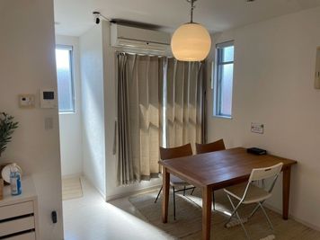 東松戸駅付近にあるスペースです✨
会議や撮影利用に人気です📸 - Relax room 東松戸 Relax room 東松戸｜会議・作業✨撮影利用📸の室内の写真