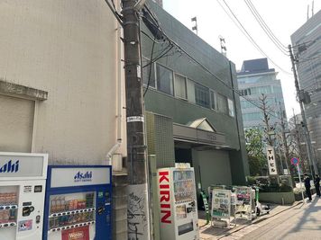 まもなく到着 - THビル2階Bルーム 多目的スペース（会議、ダンス等）の外観の写真